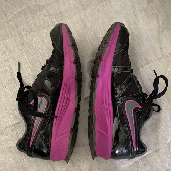 Nike Reax Sneakers - Picture 4 of 10